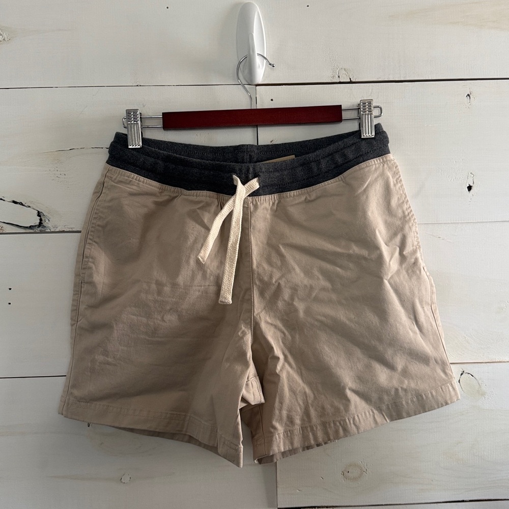 Khaki Chubbies 5.5 inseam shorts.